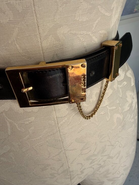 St. John Womens Gold Tone Buckle Belt Size 28 Black Leather Vintage Italy main image 4